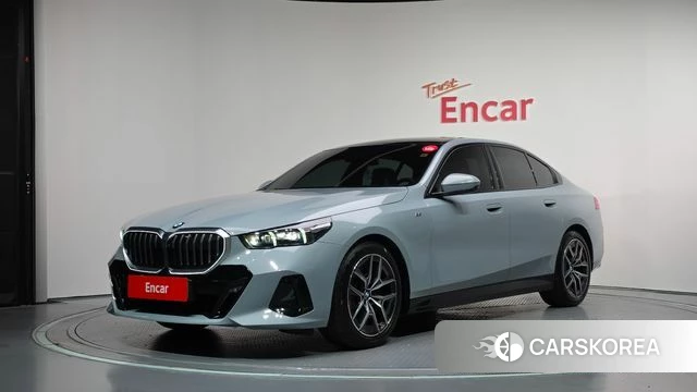 BMW 5 Series (G60) 2024 Светло-серебряный цвет из Кореи