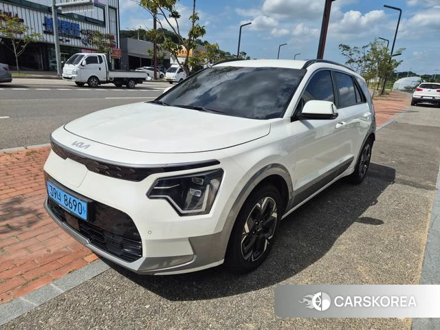 Kia Niro Plus 2022 Белый двухцветный из Кореи
