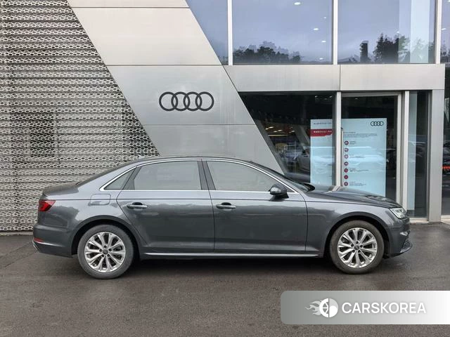Audi A4L 2020 Темно-серый из Китая