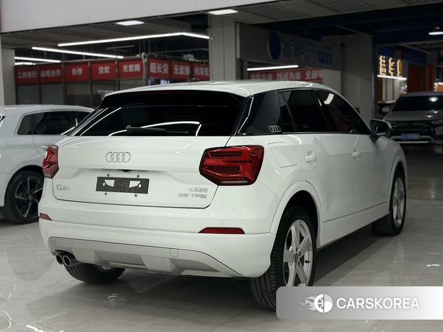 Audi Q2L 2021 Белый из Китая