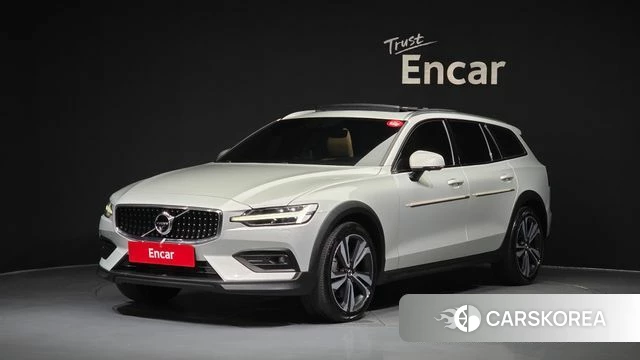 Volvo V60 Cross-Country 2nd Generation 2019 Серебристо-серый из Кореи