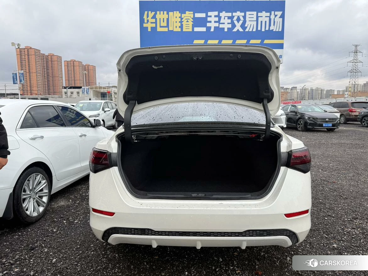 Nissan Xuan Yi 2021 Белый из Китая
