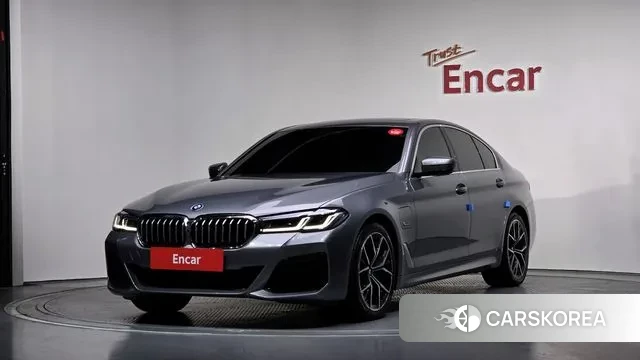BMW 5 Series (G30) 2023 Серебристо-серый из Кореи