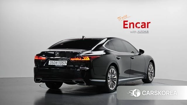 Lexus LS500 5th generation 2023 Черный из Кореи