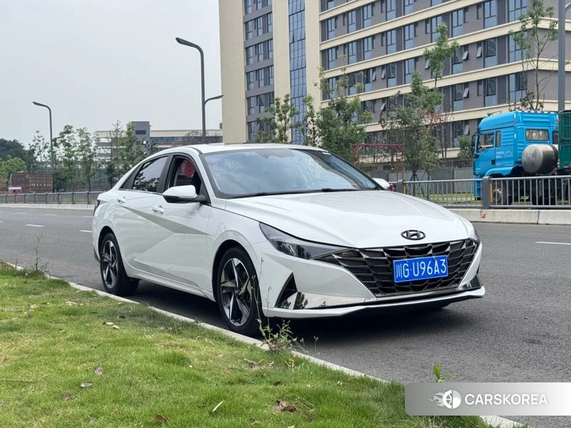 Hyundai Elantra 2022 Белый из Китая
