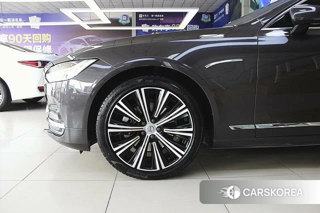 Volvo S90 2023 Коричневый из Китая