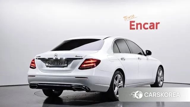 Mercedes-Benz E-Class W213 2018 Белый из Кореи
