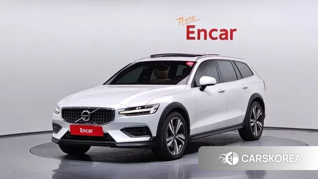 Volvo V60 Cross-Country 2nd Generation 2019 Белый из Кореи