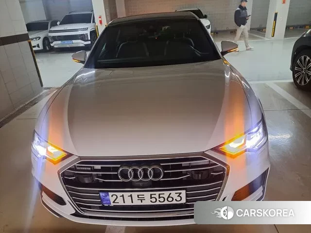 Audi A6 (C8) 2023 Белый из Кореи