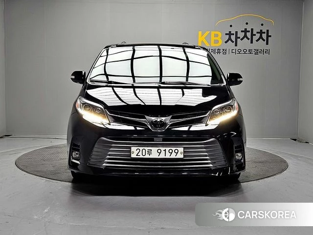 Toyota Sienna 2018 Черный из Кореи