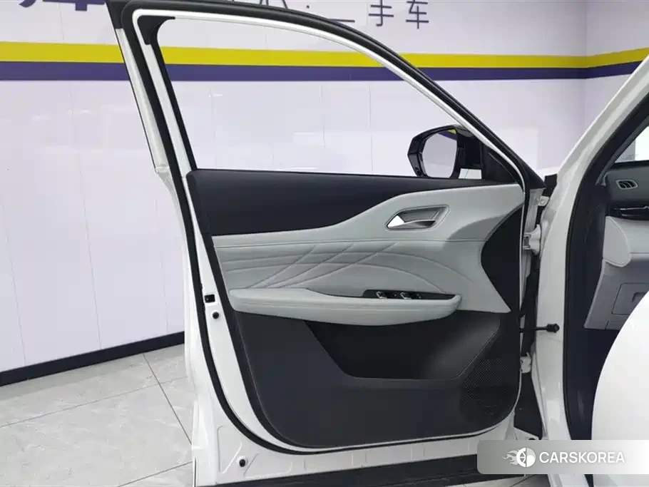 Chang'an Changan UNI-Z New Energy 2025 Белый из Китая
