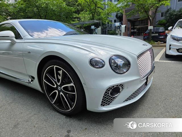 Bentley Continental GT 3rd Generation 2022 Светло-серебряный цвет из Кореи