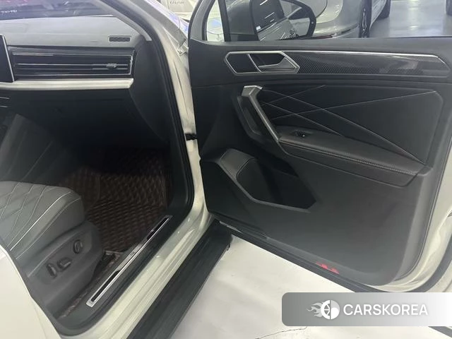 Volkswagen Tiguan L 2022 Шампань из Китая