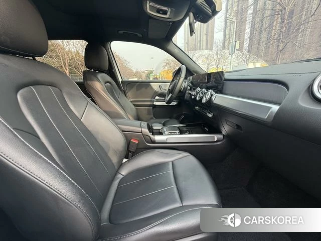 Mercedes-Benz GLB 2023 Белый из Китая