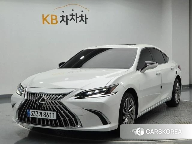 Lexus ES300h 7th generation 2026 Белый из Кореи