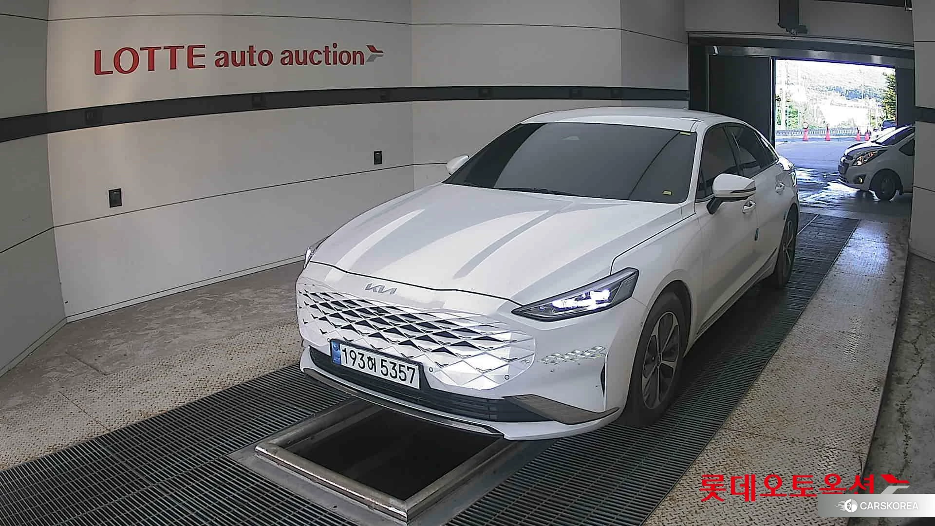 Kia K8 Hybrid 2023 Snow White Pearl из Кореи