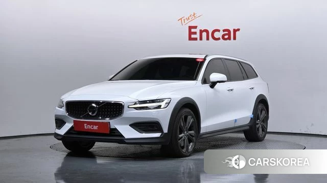 Volvo V60 Cross-Country 2nd Generation 2019 Белый из Кореи