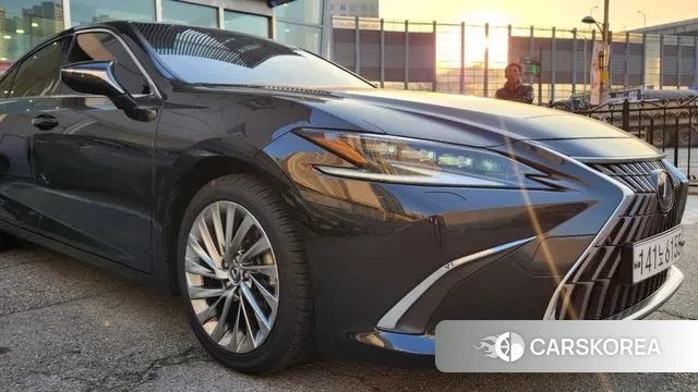 Lexus ES300h 7th generation 2023 Черный из Кореи