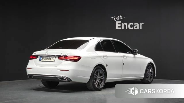 Mercedes-Benz E-Class W213 2021 Белый из Кореи