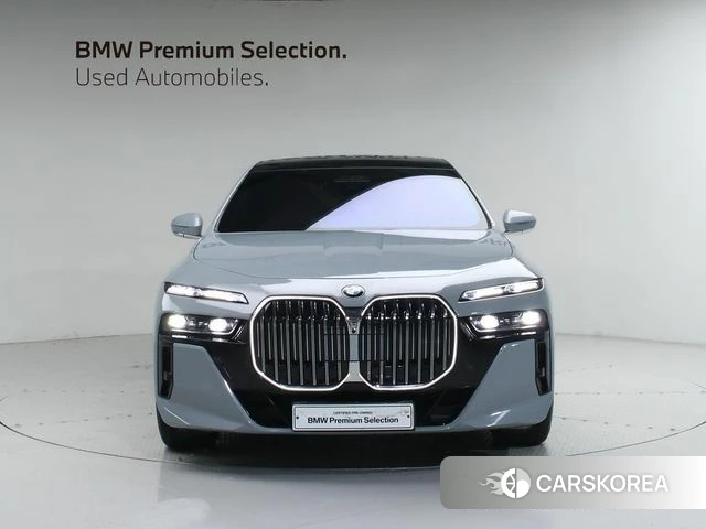 BMW 7 Series (G70) 2024 Серебристо-серый из Кореи