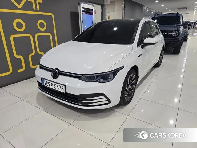 Volkswagen Golf 8th Generation 2023 Белый из Кореи