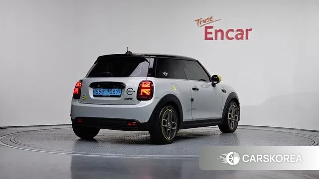 Mini Cooper Electric 2022 Серебряный из Кореи