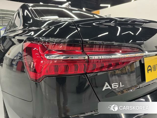 Audi A6L 2021 Черный из Китая