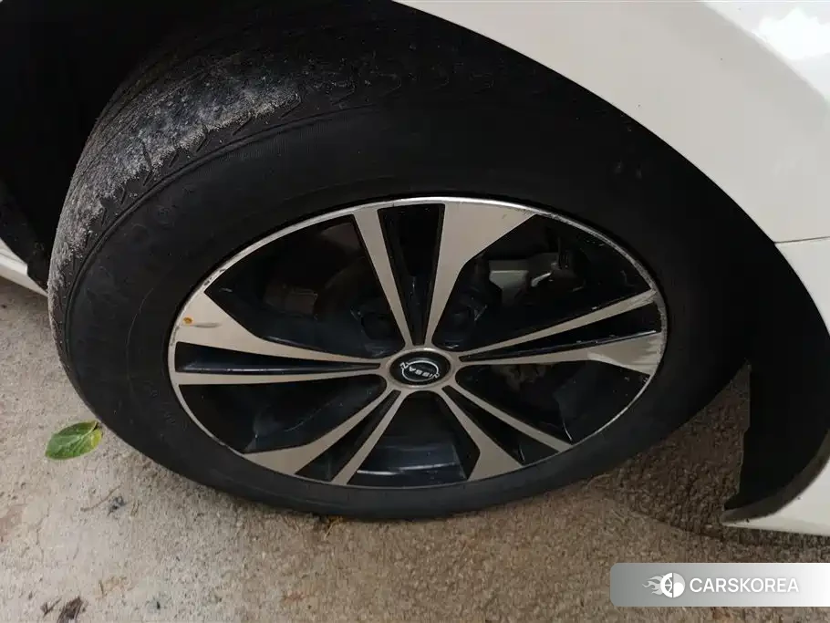Nissan Sylphy 2023 Белый из Китая