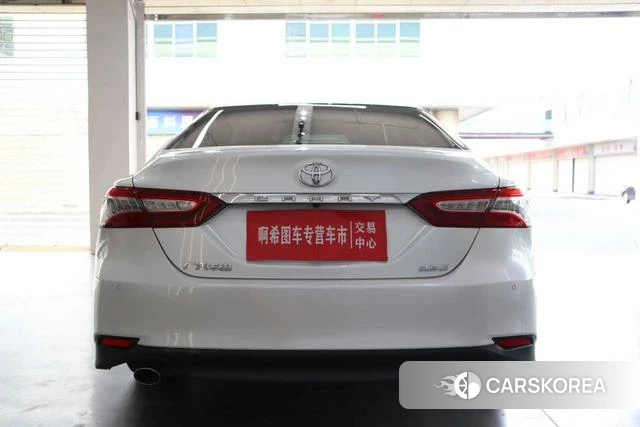 Toyota Camry 2019 Белый из Китая