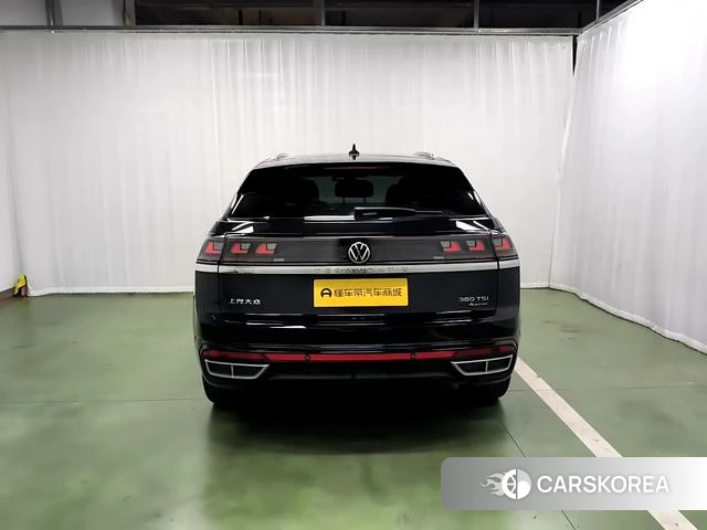 Volkswagen Tourang 2022 Черный из Китая