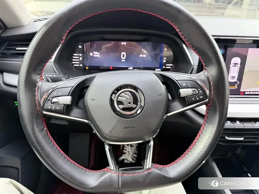 Skoda Octavia 2023 Белый из Китая