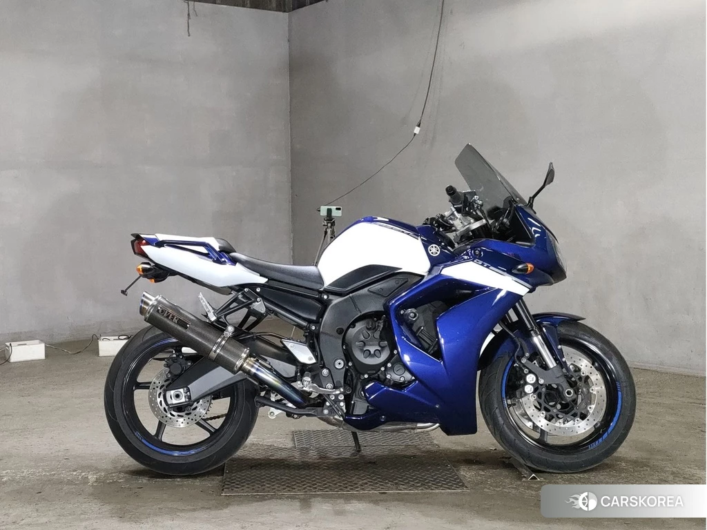 Проданный Yamaha FZ1 FEATHER GT 2013 из Японии