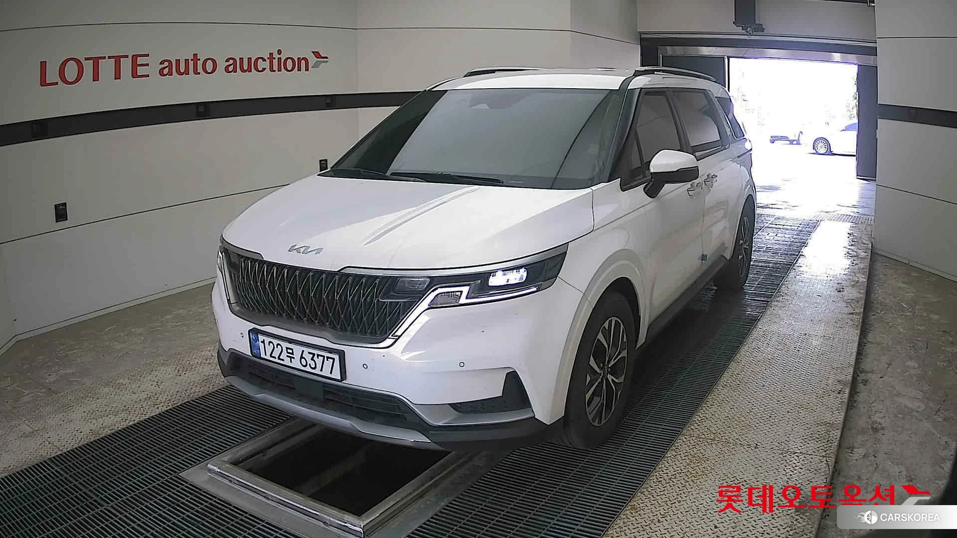 Kia Carnival 2023 Белый из Кореи