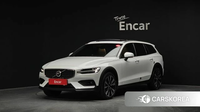 Volvo V60 Cross-Country 2nd Generation 2024 Белый из Кореи