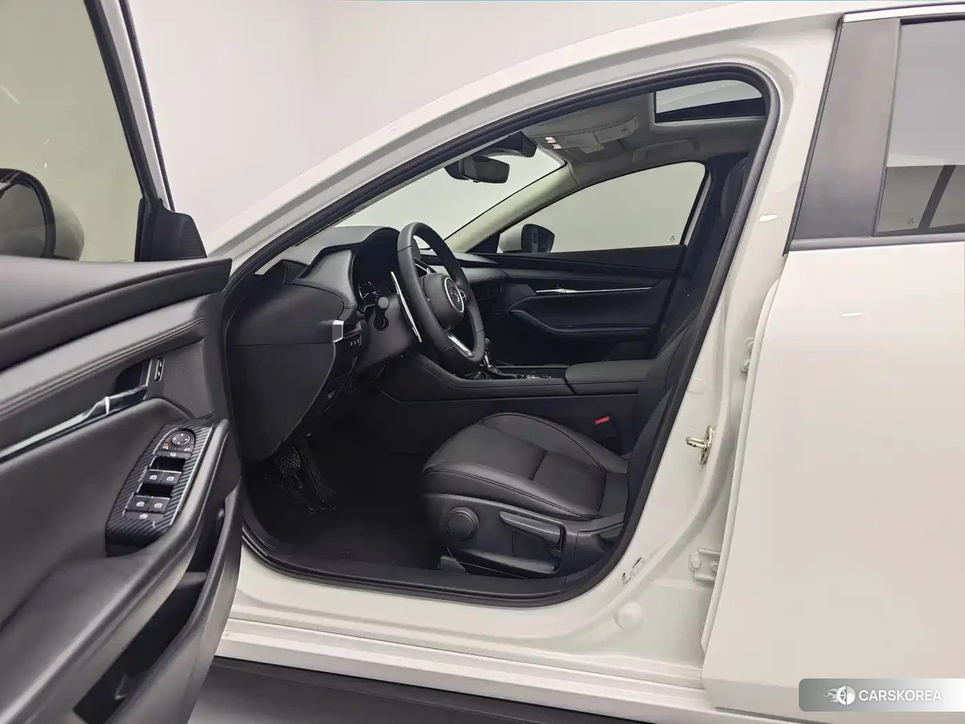 Mazda 3 2024 Белый из Китая