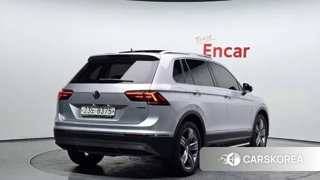Volkswagen Tiguan second Generation 2018 Серебряный из Кореи