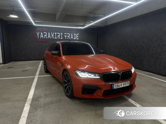 BMW M5 (F90) 2023 Серебристо-серый из Кореи