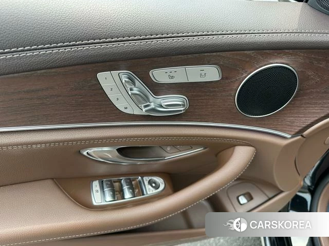 Mercedes-Benz E-class 2021 Черный из Китая