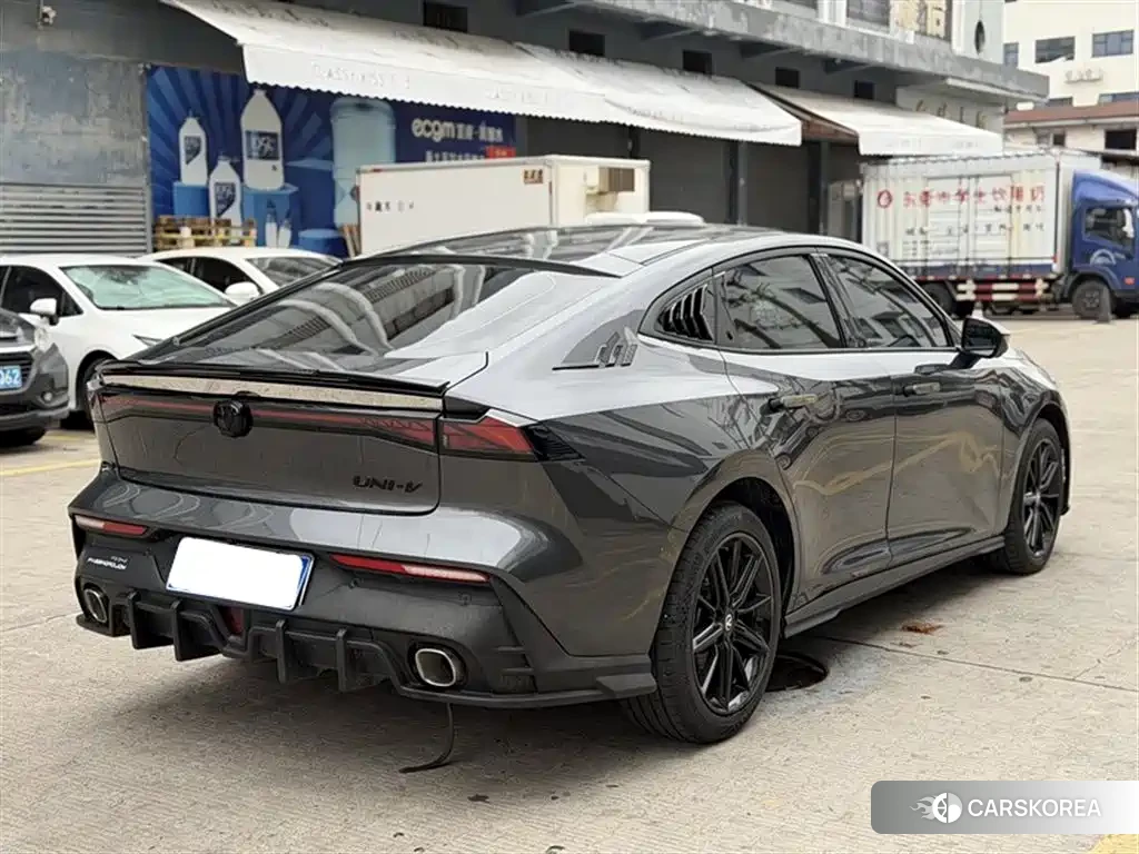 Chang'an UNI-V 2023 Silver/gray из Китая