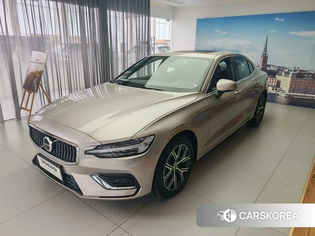 Volvo S60 2025 Шампань из Китая