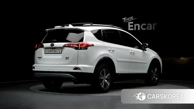 Toyota RAV4 2018 Белый из Кореи