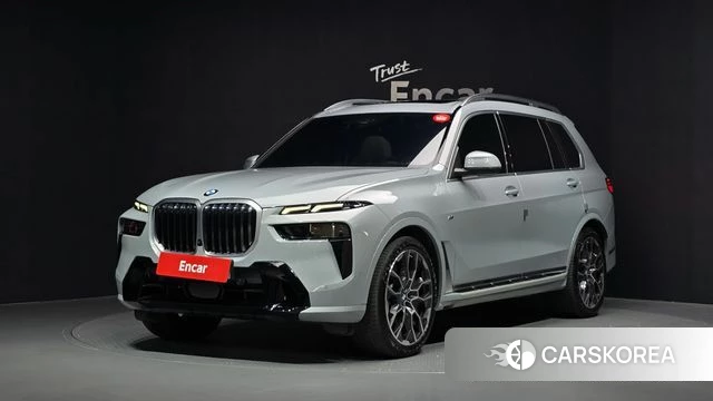BMW X7 (G07) 2024 Светло-серебряный цвет из Кореи