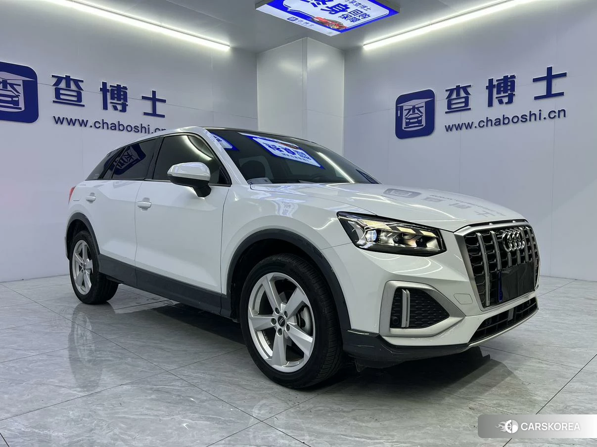 Audi Q2L 2021 Белый из Китая