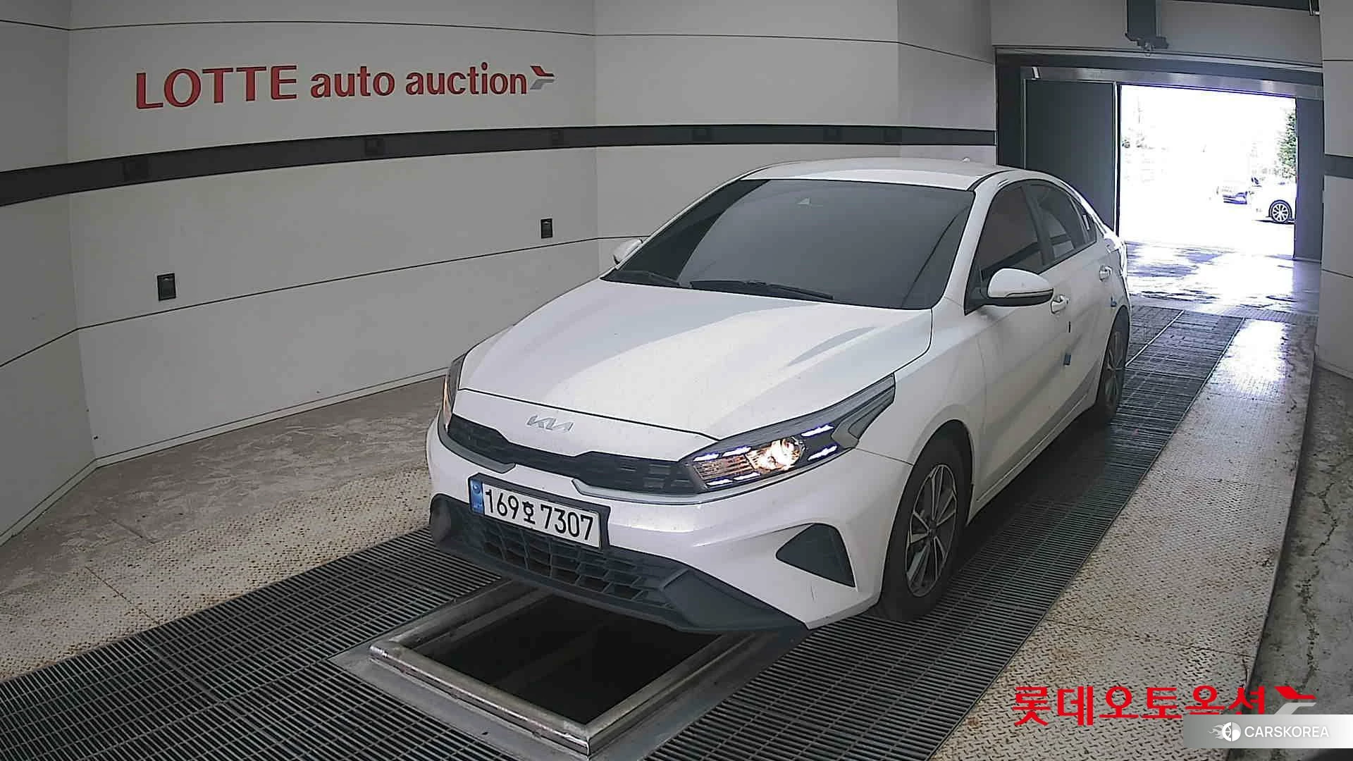 Kia K3 2022 Snow White Pearl из Кореи