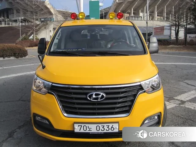 Hyundai The New Grand Starex 2018 Желтый из Кореи