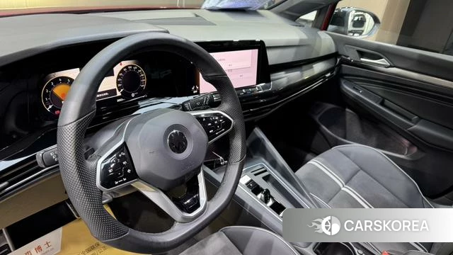 Volkswagen Golf 2023 Красный из Китая
