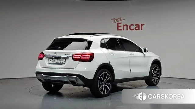 Mercedes-Benz GLA-Class X156 2019 Белый из Кореи