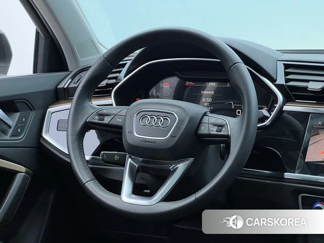 Audi Q3 2022 Темно-серый из Китая