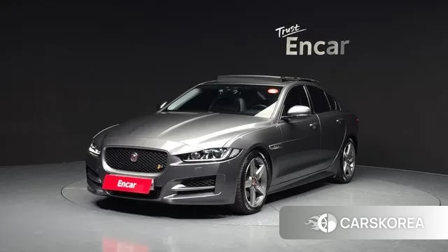 Jaguar XE 2019 Серый из Кореи