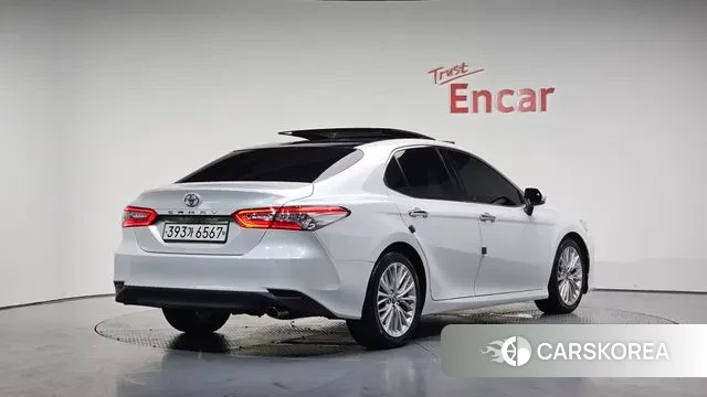 Toyota Camry (XV70) 2018 Белый из Кореи